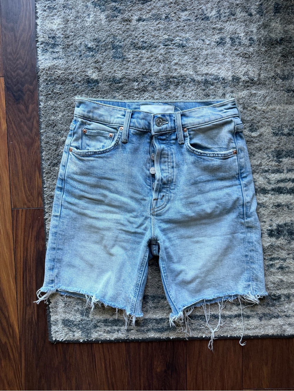 MOTHER The Tripper Cutoff Fray Jean shorts